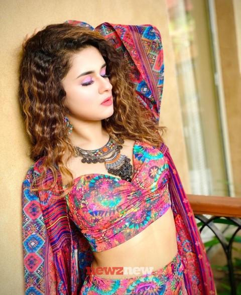 Avneet Kaur Hot and Sexy Photos