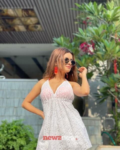 Avneet Kaur Hot and Sexy Photos