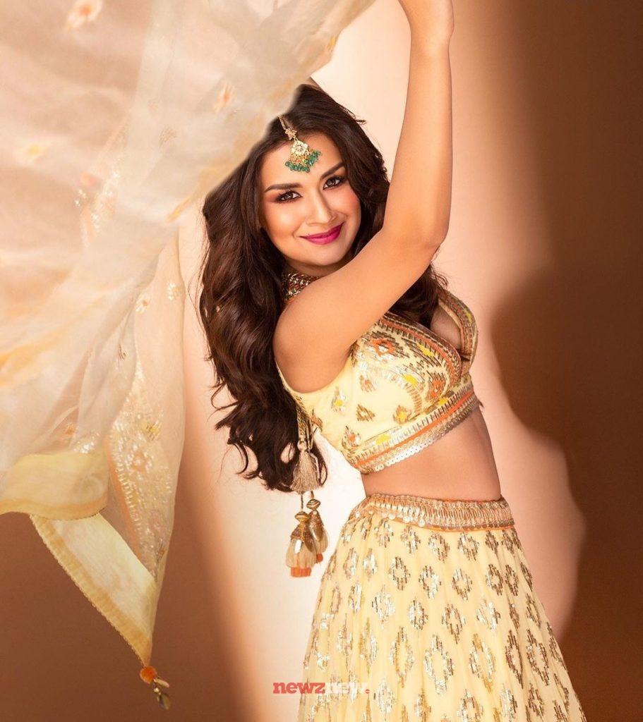 Avneet Kaur Hot and Sexy Photos