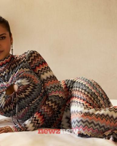 Esha Gupta Hot and Sexy Pictures
