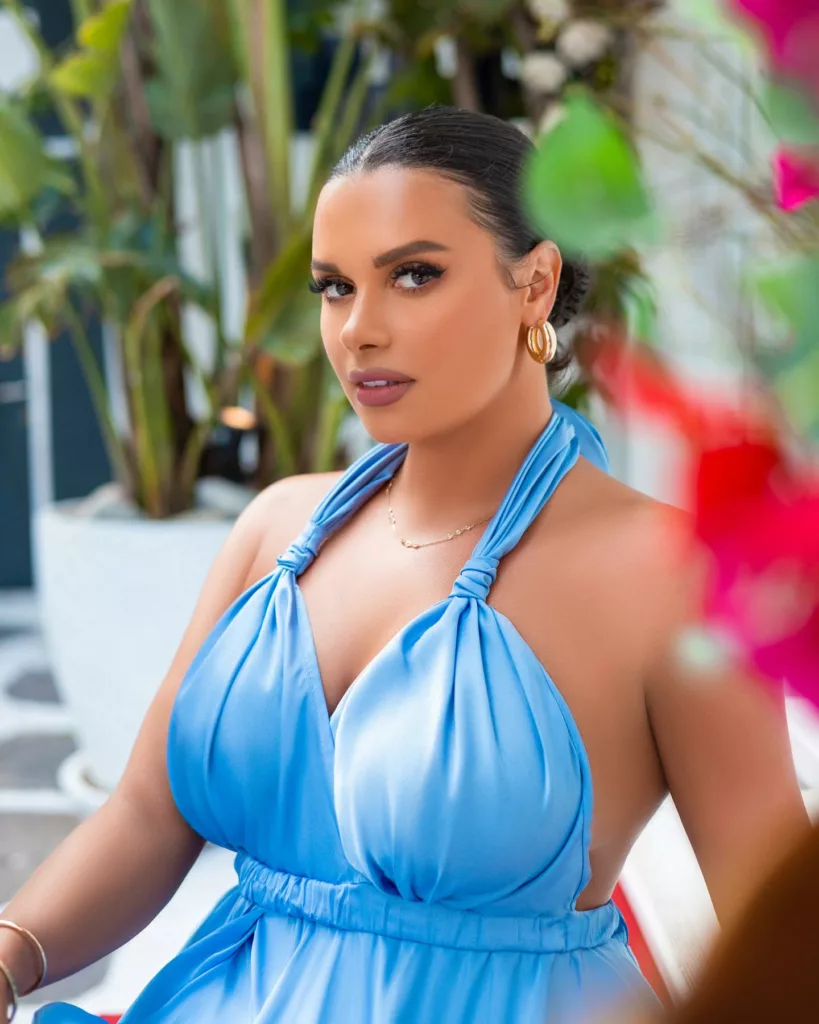35+ Joy Taylor Hot and Sexy Photo Gallery
