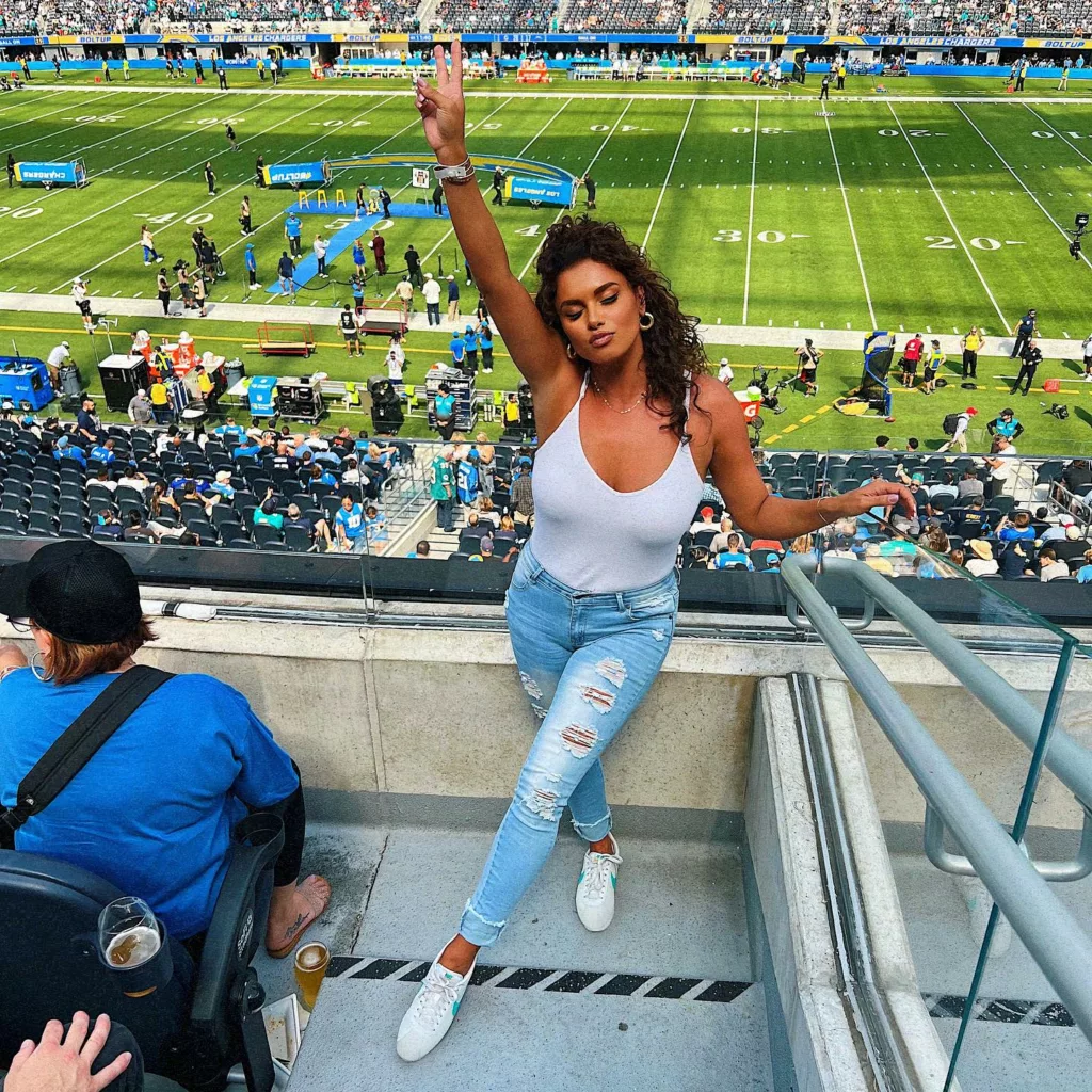 35+ Joy Taylor Hot and Sexy Photo Gallery