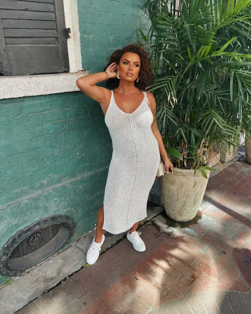 35+ Joy Taylor Hot and Sexy Photo Gallery