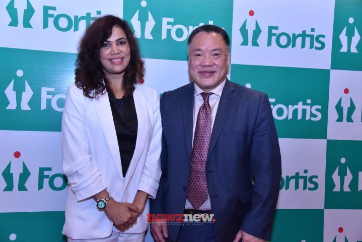 Renowned Robotic Surgeon Dr Peter C. Lim Felicitates Leading Gynae Robotic Surgeon Dr Swapna Misra