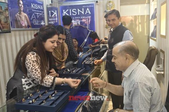 Kisna Diamond & Gold Jewellery Grand Exhibition at Royal Jewellers