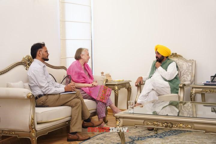 CM Bats for Stronger Ties with UK in Key Sectors like Education, Manufacturing, Engineering, and others