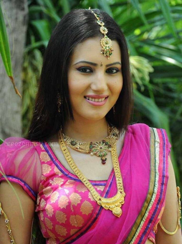 Anusmriti Sarkar age, family, husband, movies, biography