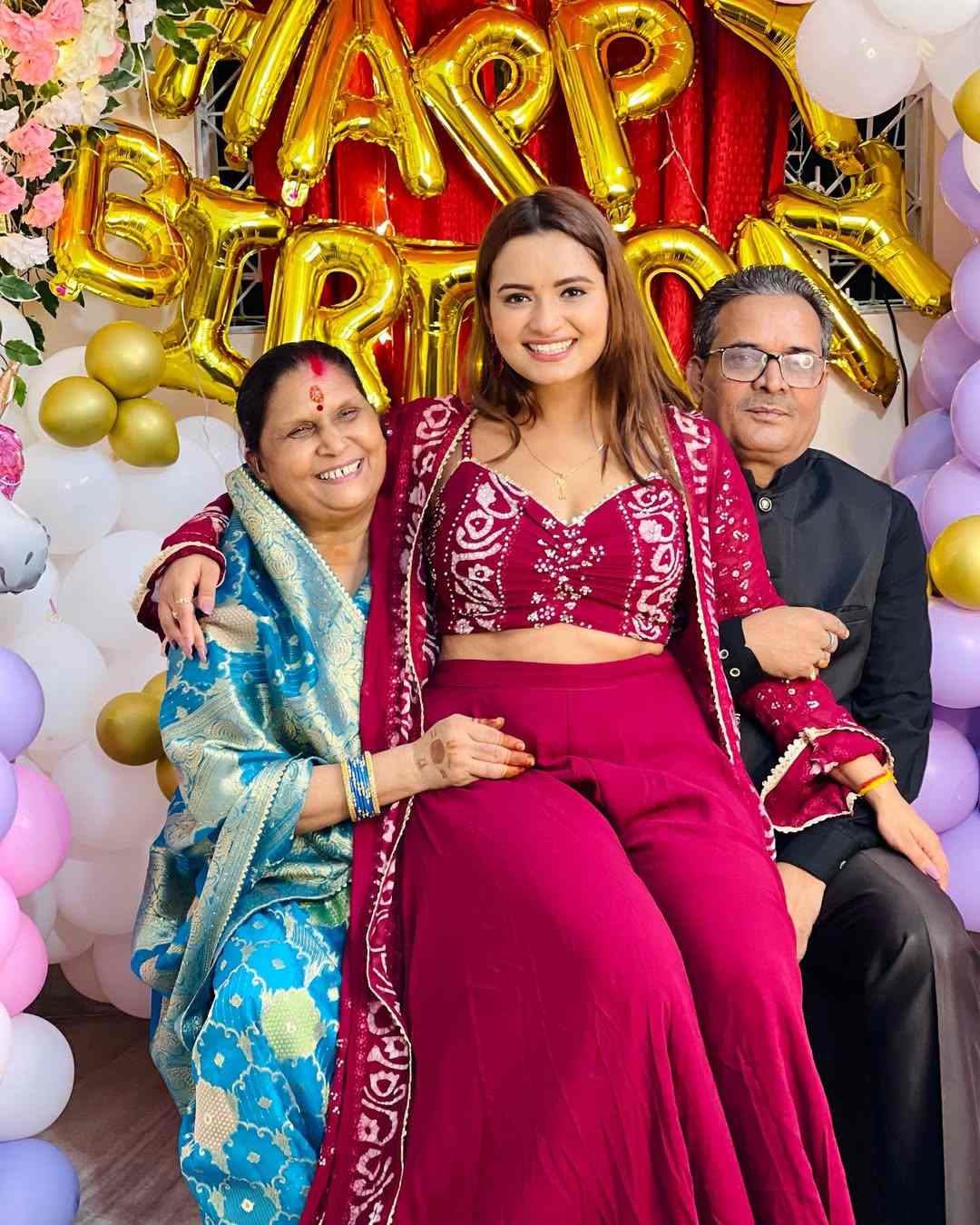 Neelam Giri – Age, Family, Husband, Web Series, Biography & Net Worth