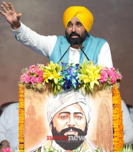 Bhagwant Mann And Arvind Kejriwal Vow To Further Realize Dreams Of Martyrs