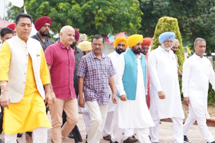 Bhagwant Mann and Arvind Kejriwal Pay Tribute to Shaheed Udham Singh