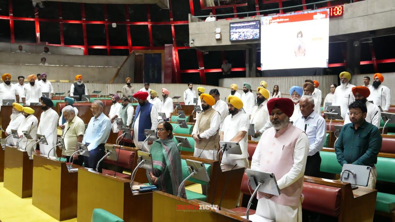 Punjab Vidhan Sabha on Friday paid tributes to 59 citizens who lost their lives in the recent devastating floods across the State.
At the outset of the special session of Punjab Vidhan Sabha, Speaker S. Kultar Singh Sandhwan along with all members of the House also observed solemn remembrance for other departed souls, which included Punjab Ex-Minister Harmail Singh Tohra, former MLA Raghubir Singh, Lieutenant Colonel Shaheed Bhanu Pratap Singh Mankotia, ALD Shaheed Daljit Singh, Lance Naik Shaheed Rinku Singh, Lance Naik Shaheed Pritpal Singh, Sepoy Shaheed Harminder Singh, noted actor & comedian Jaswinder Singh Bhalla, renowned music composer Charanjit Ahuja and Ram Prashad Sharma, brother of MLA Ashwani Sharma, whose demise was deeply mourned.