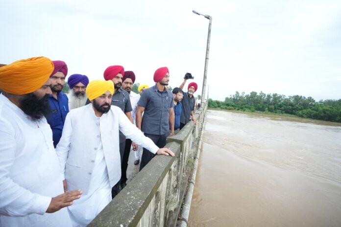 Cm Takes Stock Of Relief And Rescue Measures In Flood Affected Hoshiarpur District