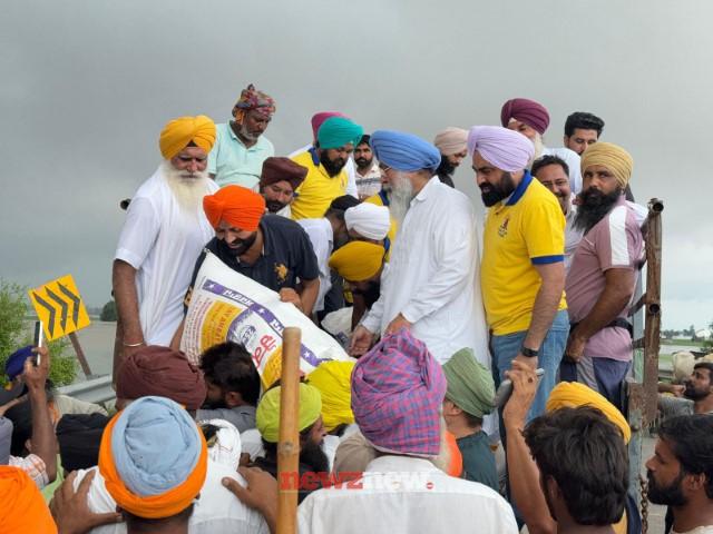 Laljit Bhullar distributes relief materials to flood-affected families of Harike Pattan and Jalloke