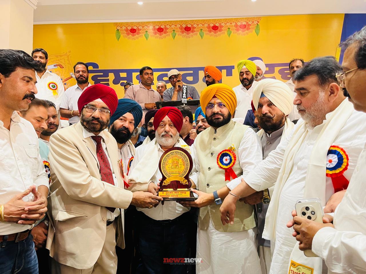 Cabinet Minister Sond exhorts people to follow path shown by Lord Vishwakarma Ji