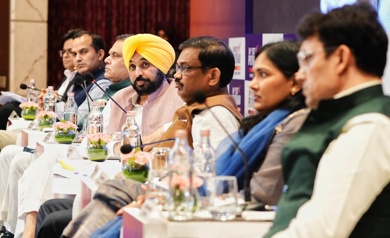 Punjab Chief Minister Bhagwant Singh Mann on Monday extended a red carpet welcome to the prominent industrialists of the country to invest in the state, which is swiftly emerging as the most preferred investment destination across the globe.
During a meeting with the captains of Industry here today, the Chief Minister said that Punjab has always been a land of resilience, enterprise, and rich heritage adding that the state is proud to be the Food Basket of India, contributing the largest share to the nation’s grain pool. However, he said that in the last three years there has been a paradigm shift in Punjab’s industrial journey which has taken a dynamic turn. Today, Bhagwant Singh Mann said that the state is an industrial powerhouse, leading in sectors such as food processing, textiles, auto components, hand tools, bicycles, IT, tourism, and others.
The Chief Minister said that industrial growth of Punjab is truly global as Investors from across the world have recognized the state’s potential. Since March 2022, he said that Punjab has received investment proposals worth Rs 1.23 lakh crores, with the potential to create over 4.7 lakh jobs, positioning Punjab as an emerging hub for industrial growth and innovation. Bhagwant Singh Mann said that it is a matter of immense pride and satisfaction that Punjab is home to several prestigious global companies, including Nestlé, Class, Freudenberg, Cargill, Verbio, Danone and others which have established operations here, contributing to the State’s economic transformation.
The Chief Minister said that these international companies recognize Punjab’s potential and the conducive environment that the state provides for businesses to thrive. He said that the state’s global reach is evident through investments from countries such as Japan, the USA, Germany, the UK, UAE, Switzerland, France, Spain, and others. Bhagwant Singh Mann said that he believes that this is just the beginning as Punjab has truly become a preferred investment destination not only for Indian investors but for those worldwide.
The Chief Minister said that after assuming the charge of office he has created an investor-friendly ecosystem that promotes ease of doing business. He said that due to industrial friendly policies of the state government Punjab today ranks as a Top Achiever in Ease of Doing Business and has launched the FastTrack Punjab Portal, India’s most advanced single-window system, with single entry and exit and over 150 G2B services. Bhagwant Singh Mann said that the state government ensures zero offline applications and fast-track approvals adding that through the Punjab Right to Business Act, the state offers in-principle approval in just five days for eligible units up to Rs 125 Crore.
The Chief Minister further said that Punjab is the first state to introduce some major regulatory reforms which includes time-bound clearances within 45 days, deemed approvals, escalation mechanisms, and extended validity for key licenses. Likewise, he said that investor support through WhatsApp alerts, AI chatbots, and call centers ensures real-time responsiveness. Bhagwant Singh Mann further said that digital CRO reports, extended validity of fire NOC, and leasehold-to-freehold conversions are simplifying operations further.
The Chief Minister said that partnership between government and industry is key to success and the state government firmly believes that industrial growth can only be achieved when we work as equal partners. He said that this principle guides our New Industrial Policy introduced in 2022, which was shaped in consultation with industry leaders and stakeholders, ensuring that it caters to their needs and aspirations. Bhagwant Singh Mann said that now the state government has created 24 sectoral committees chaired by the captains of industry to formulate sector specific policies.
The Chief Minister assured the industrialists that the state government is fully committed to forge partnership of equality, transparency and mutual support with industries and businesses. He said that the entire state government present here is committed to facilitate the business journey of the entrepreneurs. To take make this partnership deeper, Bhagwant Singh Mann invited the industrialists to the sixth Edition of the Progressive Punjab Investors Summit.
The Chief Minister said that this summit will be held on March 13, 14 and 15, 2026 at Mohali, Punjab and will bring together industry leaders, policymakers, and innovators to share ideas and collaborate on Punjab’s future industrial landscape. He said that the expertise and insights of the industrial captains are critical to shape Punjab’s future adding that the summit will be an ideal platform for showcasing and understanding Punjab’s potential, exploring collaboration opportunities, and networking. I believe, together, we can build a sustainable, inclusive, and globally competitive industrial ecosystem in Punjab for which your participation, trust, and commitment is solicited, added Bhagwant Singh Mann.
On the occasion Cabinet Minister Sanjeev Arora and others were also present.