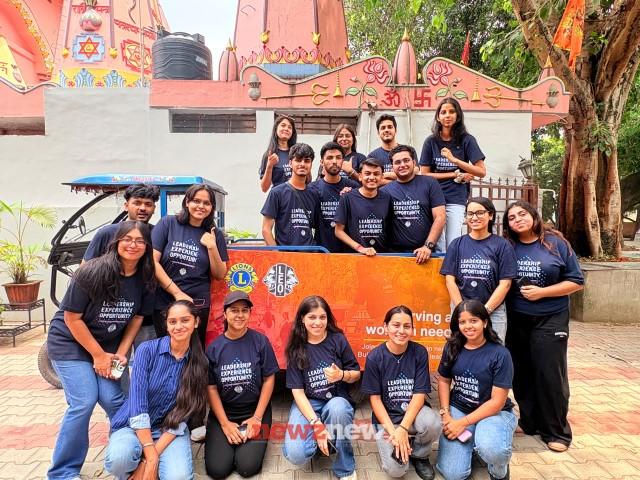 Leos distributed 1000 lassi packets to daily wagers in Chandigarh